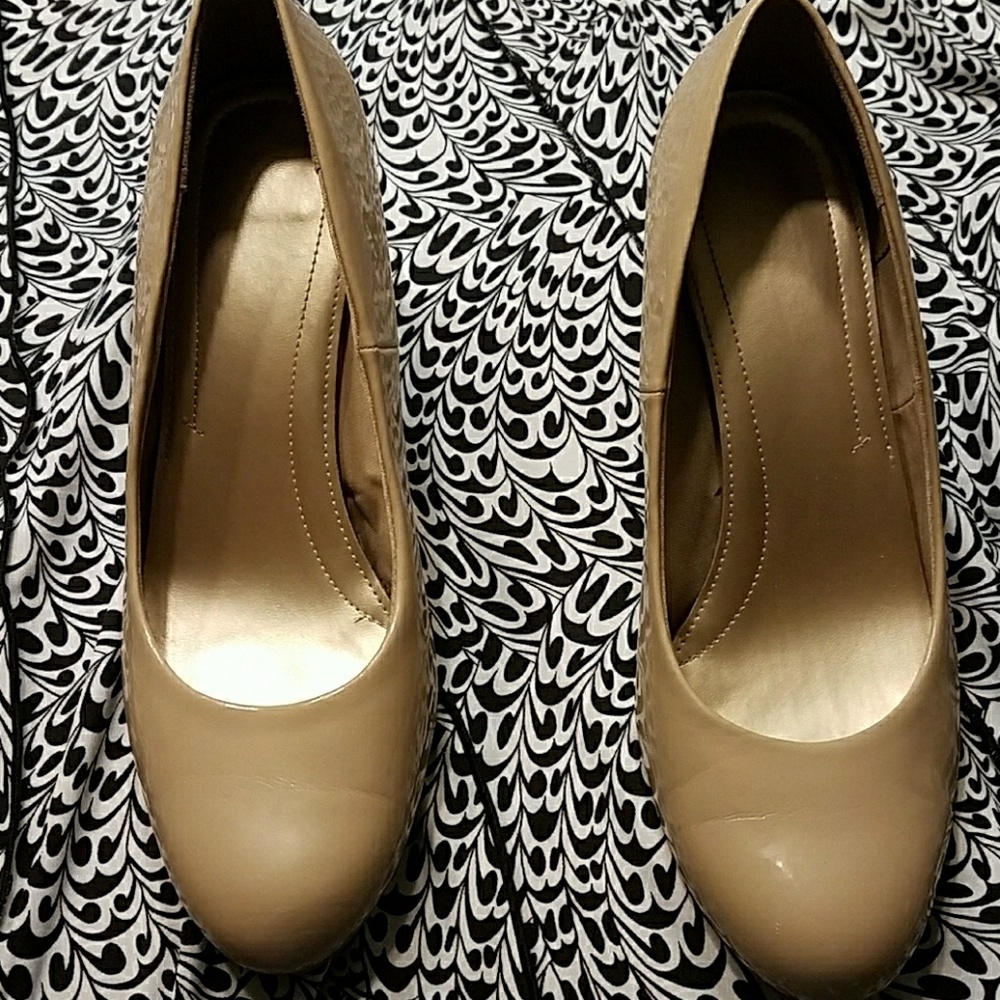 Women's tan heels